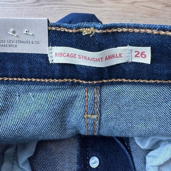 NWT Levi’s Women’s Ribcage Ankle Straight Dark Distressed Jeans Size 26 - Picture 8 of 8